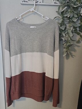 nine britton Colorblock Crewneck Sweater in Gray, Cream & Brown